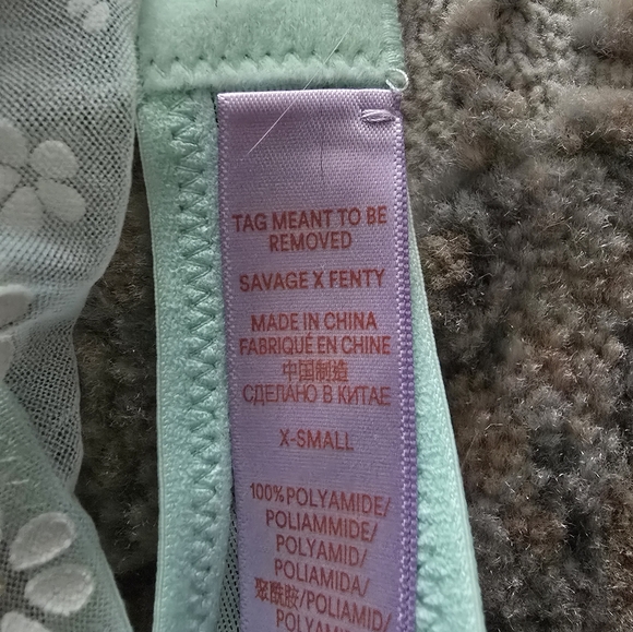 NWOT puffy daisy garter - Picture 4 of 5